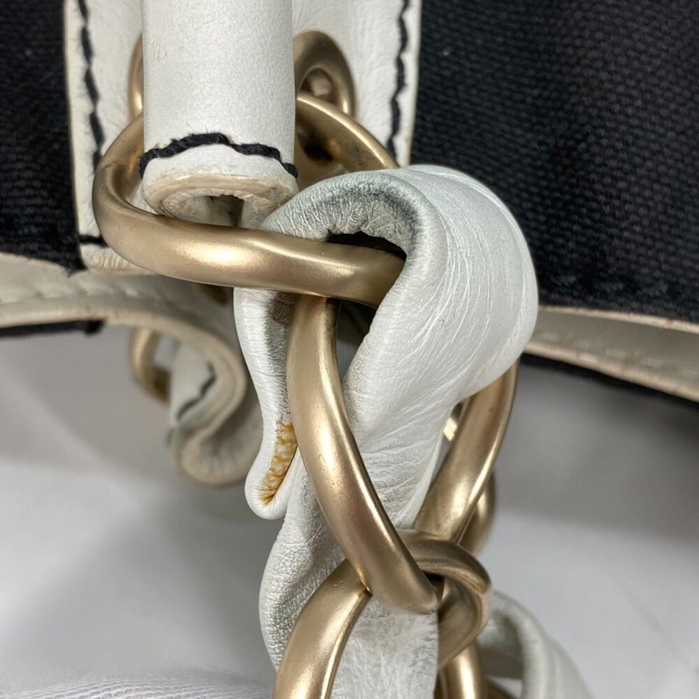 CHANEL Black Leather Shoulder Bag - Picture 8 of 16